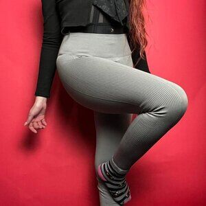 Forever 21 /Light grey textured leggings🩶🩶​​​​
